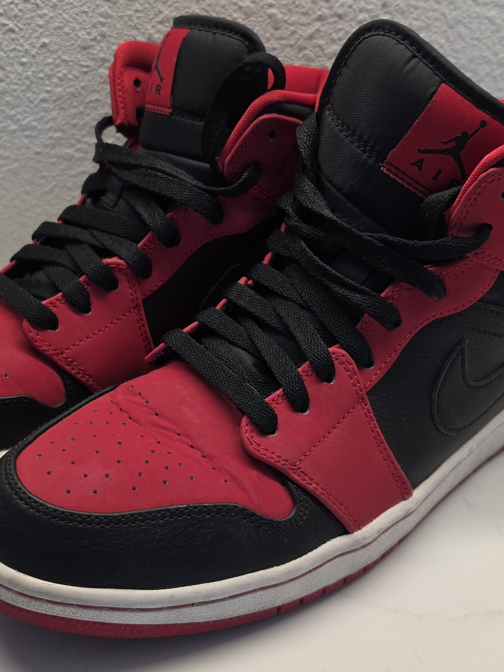 Nike Air Jordan 1 Mid "Reverse Bred" Gym Red - 10.5 US